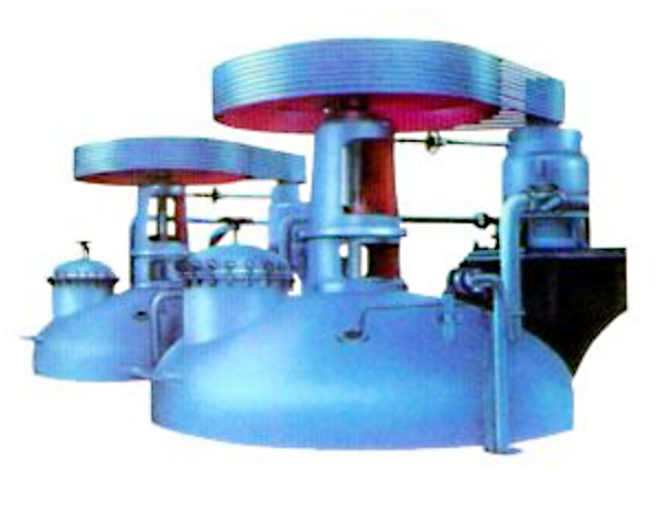 <b>我廠(chǎng)設計的 發(fā)酵罐 為標準式罐型，這種罐型當公稱(chēng)容積在6M3以下時(shí)罐采用夾套式。發(fā)酵氣的冷卻或加熱，均由夾套來(lái)完成。公稱(chēng)容積為6M3以上時(shí)，發(fā)酵氣的冷卻由立式排管來(lái)?yè)?，?/b>